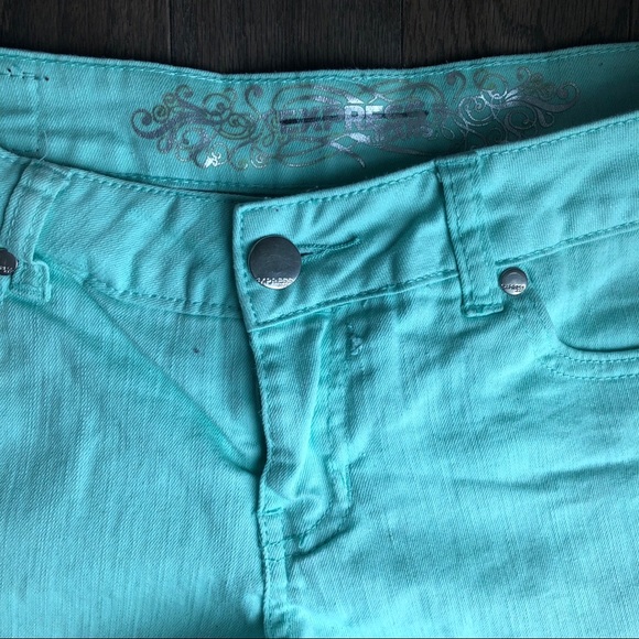 Express Shorts - Picture 4 of 4
